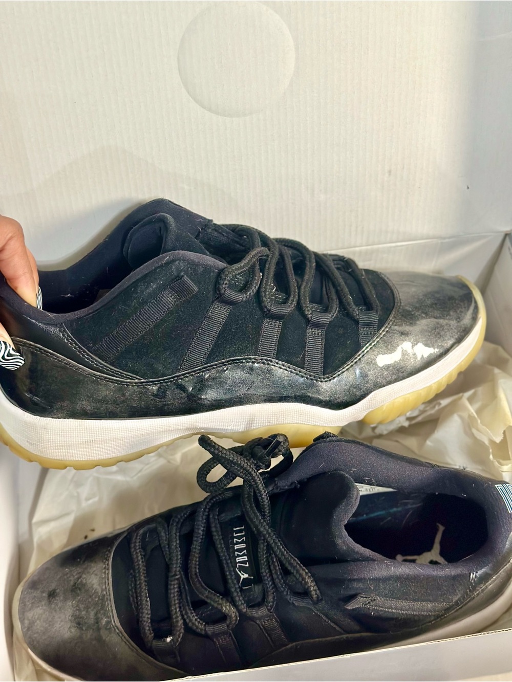 Jordan Men's Low-Top Black and Gum-Soled Sneakers
